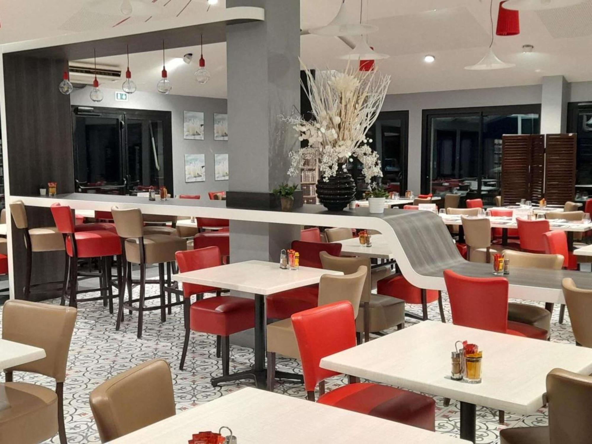 Ibis Styles Segre Hotel Exterior photo