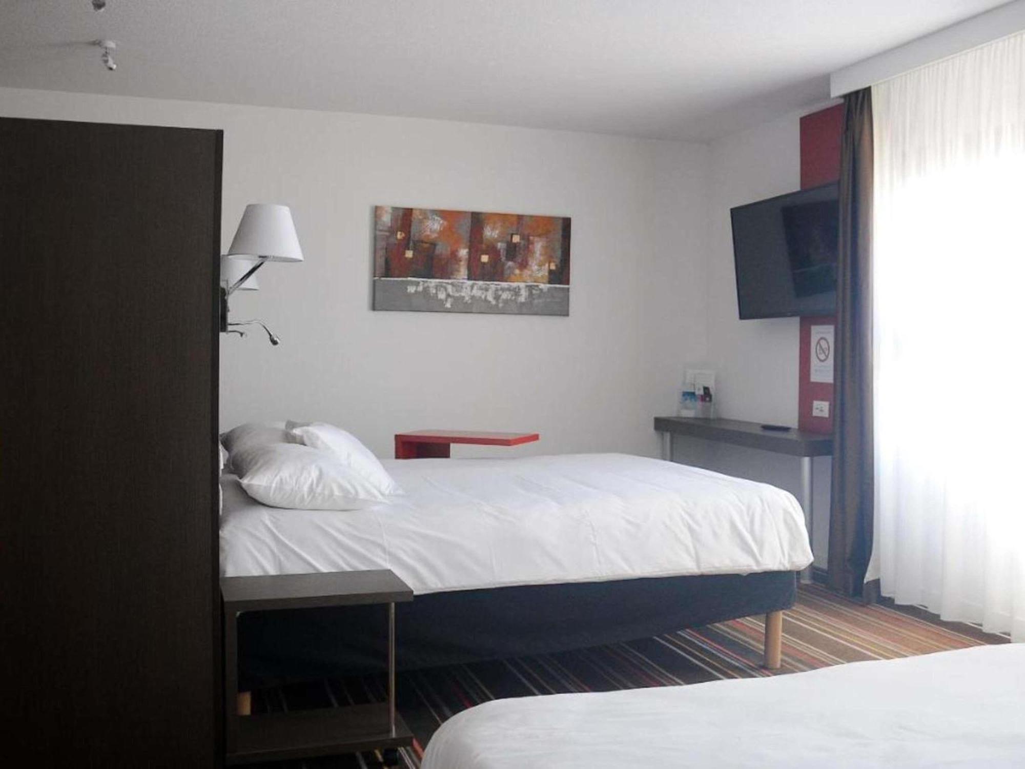 Ibis Styles Segre Hotel Exterior photo